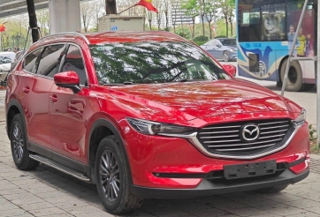 Mazda CX-8 lăn bánh 3 năm trượt giá ngang một chiếc Kia Morning