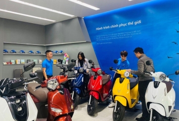 Khách hàng mua xe máy điện VinFast nhận ưu đãi lớn mừng đại lễ 30/4-1/5