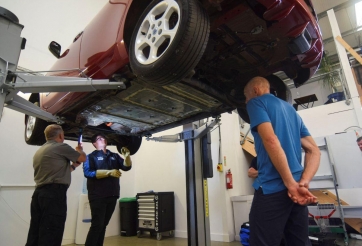 Phát triển quá nhanh, ô tô điện vấp phải rào cản lớn