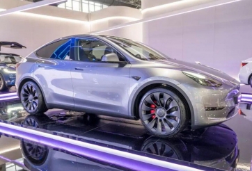 Tesla Model Y ra mắt bản mới chạy được hơn 500 km 1 lần sạc, cạnh tranh VinFast VF 8 tại Mỹ