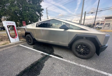 Tesla Cybertruck hỏng nặng dù mới lái hơn 50 km, hãng muốn ‘phủi’ trách nhiệm?