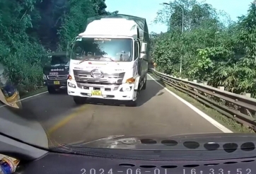 Tài xế vượt xe ‘bạt mạng’, bất chấp hậu quả trên đèo Bảo Lộc gây bức xúc