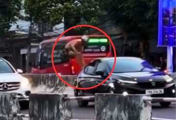 Nha Trang: Người đàn ông nước ngoài chặn ô tô, đập phá gây ùn tắc giao thông