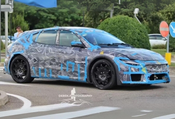Siêu SUV điện của Ferrari lần đầu lộ diện trên đường phố