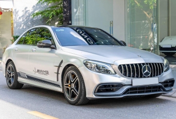 Xe sang Mercedes C300 AMG 2020 lăn bánh 4 năm tại Việt Nam rao bán giá bao nhiêu?