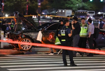 Ô tô lao vào giữa đám đông gây tai nạn kinh hoàng tại Hàn Quốc, 9 người thiệt mạng