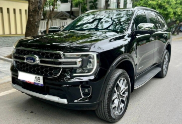 Ford Everest 2024 chạy ‘siêu lướt’ lên sàn xe cũ với giá khó tin