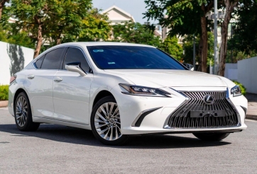 Xe sang Lexus ES 250 2020 lăn bánh 4 năm rao bán với giá ngỡ ngàng