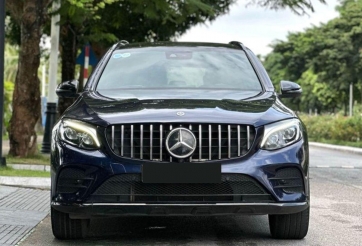 Mercedes-Benz GLC 300 2019 trượt giá ngang một chiếc Toyota Camry sau 5 năm sử dụng