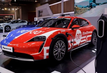 Doanh số kém, Porsche cắt giảm mục tiêu xe điện