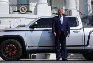 Ông Donald Trump đột ngột “quay xe”, dành lời có cánh cho ô tô điện