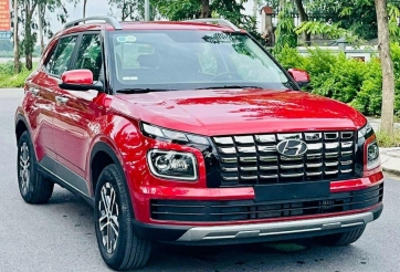 Tân binh Hyundai Venue 2023 lăn bánh vỏn vẹn 2.000 km lên sàn xe cũ với giá khó tin