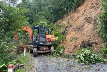 Cao Bằng: Ô tô 16 chỗ bị cuốn trôi do sạt lở đất, nhiều người thương vong