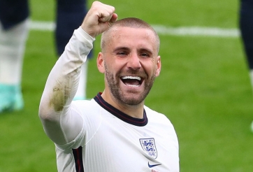 MU gia hạn với ‘Roberto Carlos mới’?