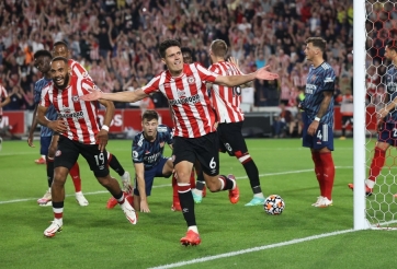 Arsenal thua 'tân binh' trong ngày khai màn Ngoại hạng Anh