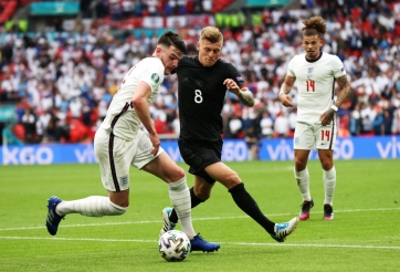 MU đại chiến với 3 đại gia Ngoại hạng Anh vì ‘siêu tiền vệ'