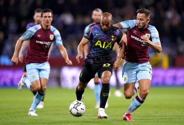 Sao Brazil hóa người hùng giúp Tottenham tiến vào tứ kết cúp Liên đoàn Anh