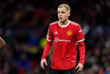 Van de Beek mắc sai lầm, MU hòa thất vọng trên sân nhà