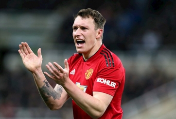 Rời MU, Phil Jones khiến tất cả ngỡ ngàng với bến đỗ mới?