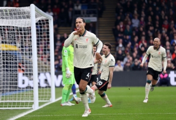 Van Dijk lập công, Liverpool giành chiến thắng quan trọng trước Palace