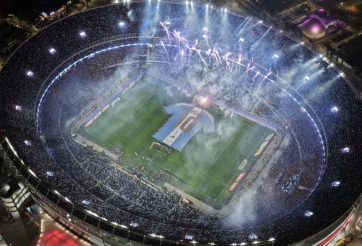 Argentina trải áo 'GRACIAS 10' khổng lồ giữa sân trong ngày chia tay Messi