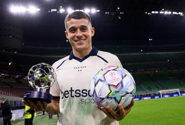 Fan AC Milan lập hat-trick khiến Inter ôm hận ngay tại San Siro