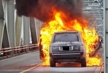 5 vật dụng tuyệt đối không để trong ô tô ngày nắng nóng nếu không muốn rước họa