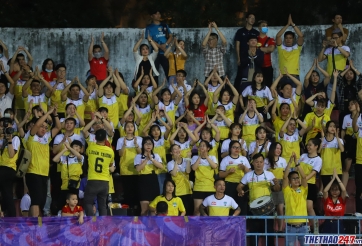 NHM hát 'Cô gái mở đường' mừng HAGL thắng trận