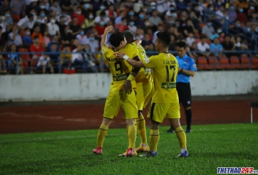 Văn Toàn khiến khán đài 'câm nín' với siêu phẩm sút xa đẳng cấp