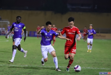 Hoàng Đức 'hành hạ' hàng phòng ngự Hà Nội FC