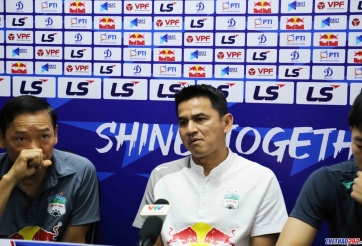 HLV Kiatisak: 'Năm ngoái HAGL thua nhiều nhưng năm nay sẽ khác'
