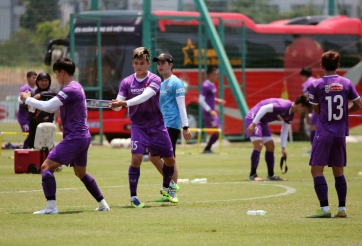 Hậu vệ ĐTQG Việt Nam: 'Nếu được lựa chọn đá trung vệ, tôi sẽ cố gắng'