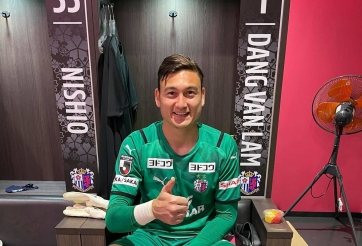 Văn Lâm xúc động với tình cảm của người hâm mộ Việt Nam