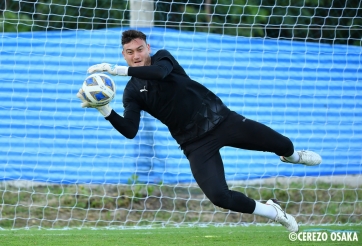 Cerezo Osaka hòa nhọc trong ngày Văn Lâm không được đăng ký