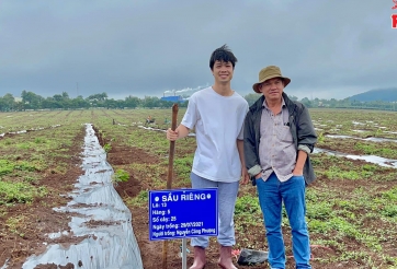 Dàn sao HAGL đi làm nông nghiệp cùng bầu Đức