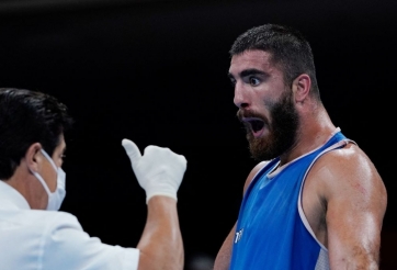 Võ sĩ Pháp 'ăn vạ' suốt 30 phút tại OLYMPIC 2021