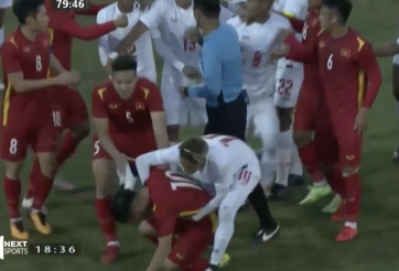 VIDEO: Đánh thẳng mặt tuyển thủ Việt Nam, đối thủ Đông Nam Á nhận cái kết đắng