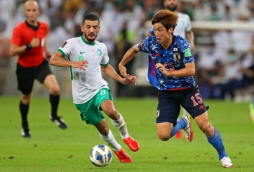 Tuyển thủ Ả Rập Xê Út bất ngờ khen SVĐ Hàng Đẫy chất lượng