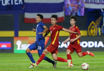 Đá hậu vệ và nén đau để thi đấu, Mai Xuân Quyết vẫn không thắng được Covid-19