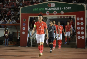 Vừa trở lại sau án treo giò nặng, Hoàng Thịnh tiếp tục phải rời xa sân cỏ