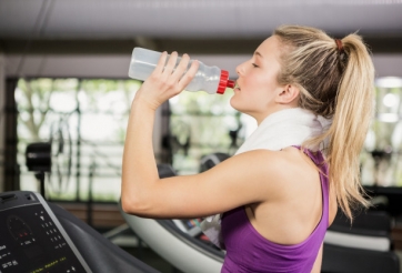 3 cách tự làm đồ uống điện giải để bổ sung nước khi tập gym