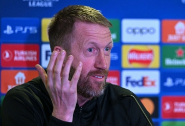 Chelsea vào tứ kết, Potter vẫn nhận mưa gạch đá từ CĐV