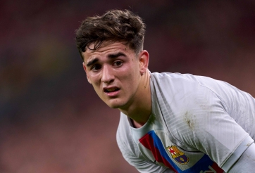 Sao trẻ Barcelona liều mình phá bóng, CĐV thót tim van xin ngừng chơi lăn xả