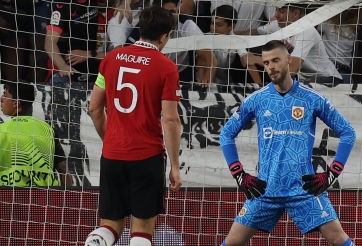 Sau sai lầm khó tha thứ, Maguire và De Gea cãi nhau ngay trên sân