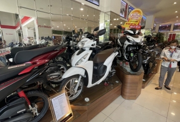 Giá xe máy thấp kỷ lục, người mua vẫn 'thờ ơ'