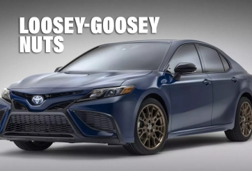 Toyota Camry 2023 bị thu hồi vì lý do 'khó đỡ'