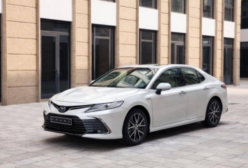 Toyota Camry tiếp tục giảm giá khủng, quyết giữ vững ngôi vương doanh số