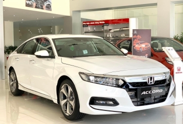 Honda Accord giảm giá đến hơn 100 triệu đồng, chạy đua khuyến mãi với Camry