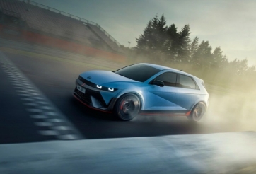 Đối thủ của VinFast VF 8 ra mắt thêm phiên bản mới với khả năng tăng tốc đáng kinh ngạc