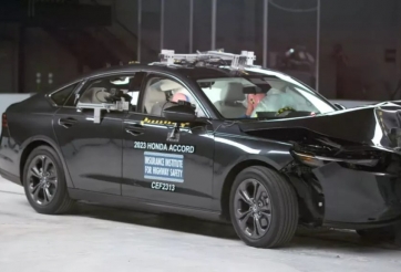 Sedan nhà Honda là mẫu xe cỡ trung duy nhất vượt qua bài thử nghiệm va chạm khắc nghiệt